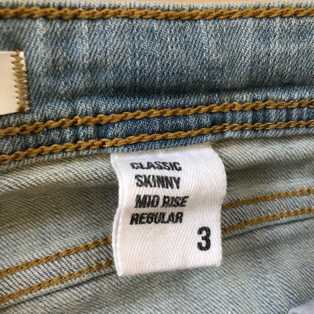Distressed jeans - Picture 3 of 3